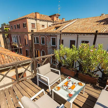 Ca' Romantica Terrace With Balcony And Side Canal View Apartment