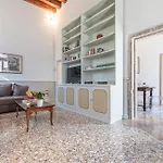 Ca' Romantica Terrace With Balcony And Side Canal View Apartamento Venecia