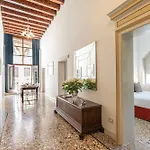 Ca' Romantica Terrace With Balcony And Side Canal View *