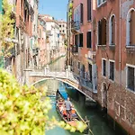 Ca' Romantica Terrace With Balcony And Side Canal View Apartamento