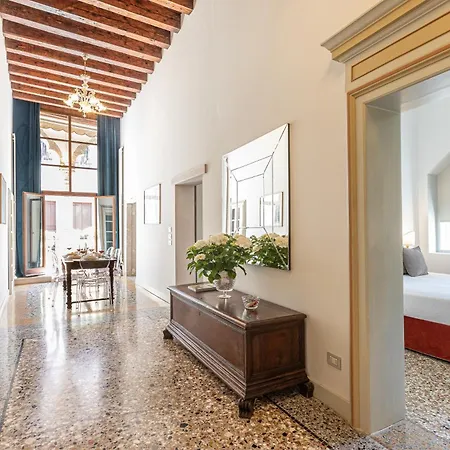 Ca' Romantica Terrace With Balcony And Side Canal View *