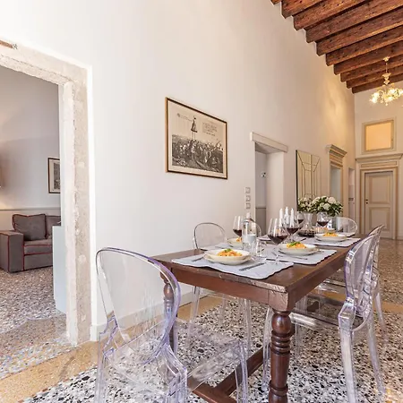 Ca' Romantica Terrace With Balcony And Side Canal View Venecia