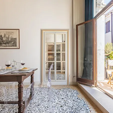 Ca' Romantica Terrace With Balcony And Side Canal View *